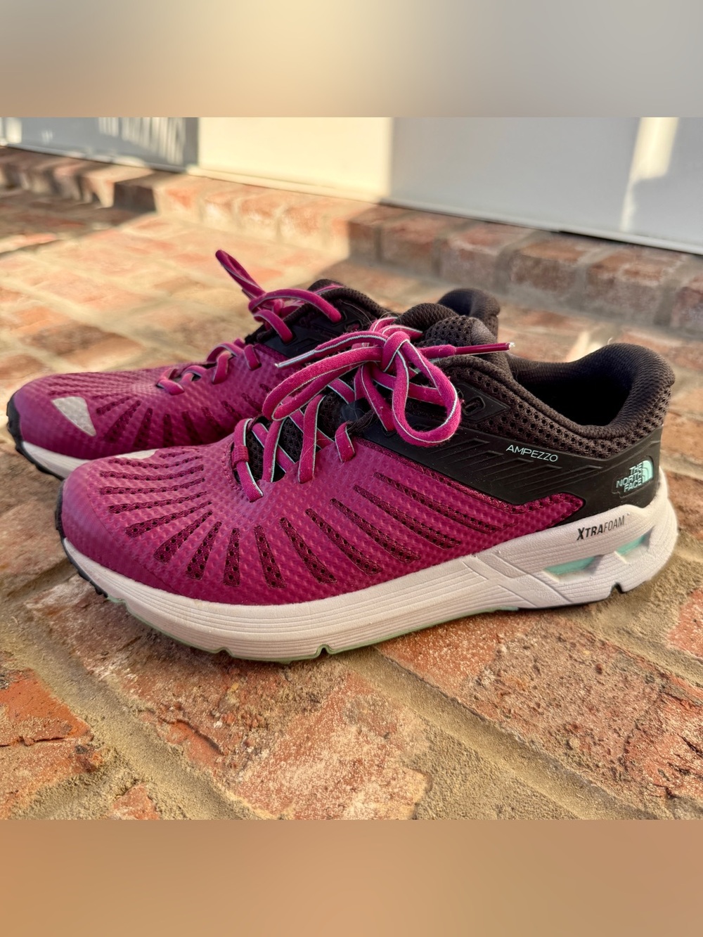 The North Face Woman’s Ampezzo trail shoes PURPLE/TNF BLACK size 7.5
